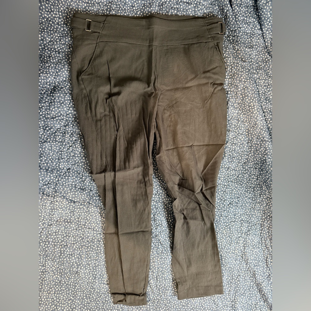 Maurices Gray Cropped Pants